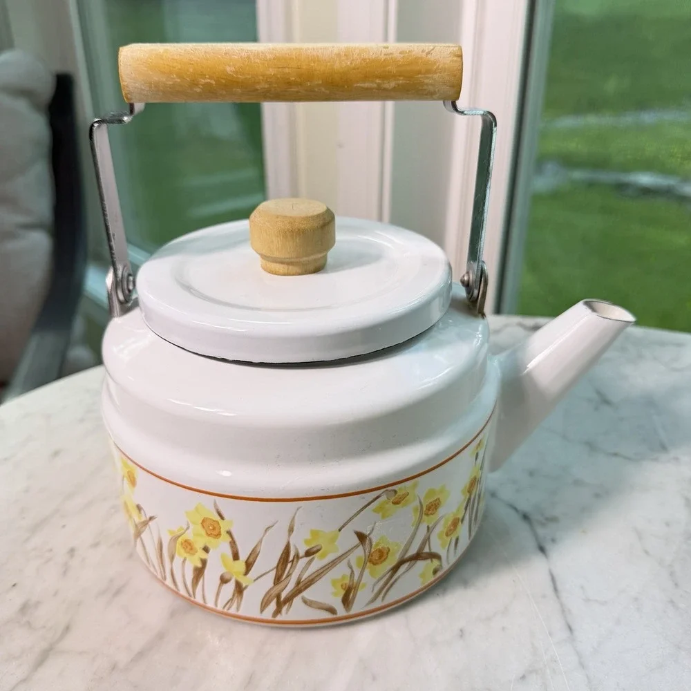 Vtg Gailstyn Sutton Felicity Enamel Tea Kettle Yellow Daffodil Wooden Handle 80s